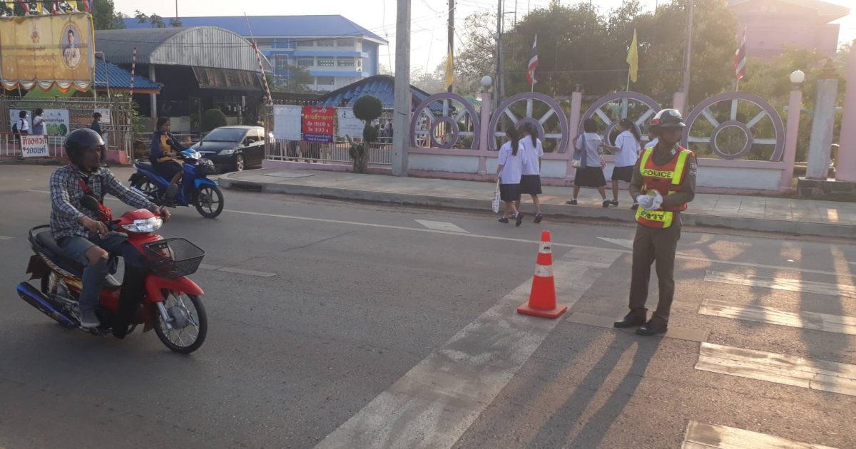 จิตอาสาจราจร รร.กุดบากพัฒนาศึกษา